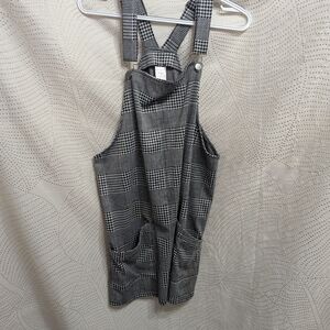 No Boundaries Black and White Houndstooth Garment